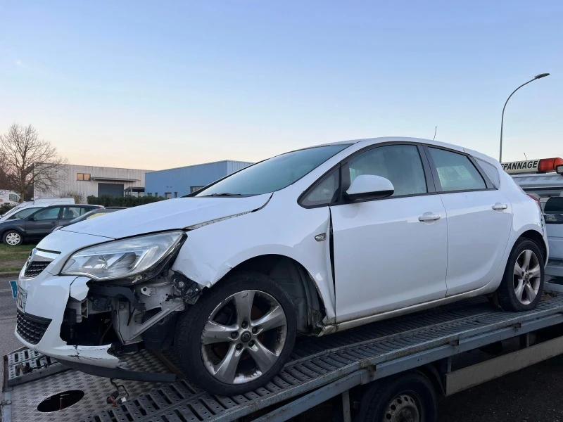 Opel Astra 1.7 CDTI, снимка 2 - Автомобили и джипове - 47850769