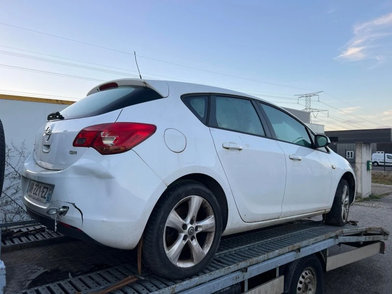 Opel Astra 1.7 CDTI, снимка 7 - Автомобили и джипове - 47850769