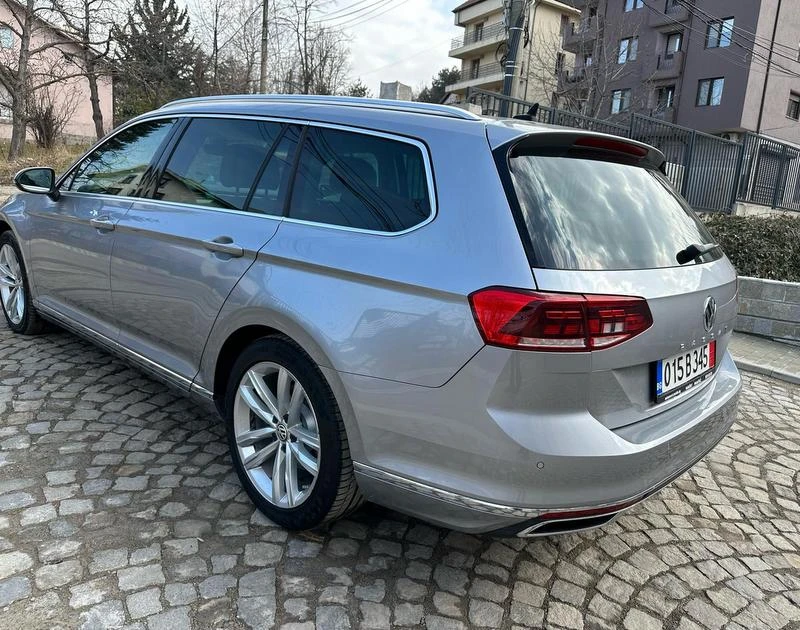 VW Passat FaceLift Executive 190 k.c.  Digital Cockpit, снимка 4 - Автомобили и джипове - 49318321