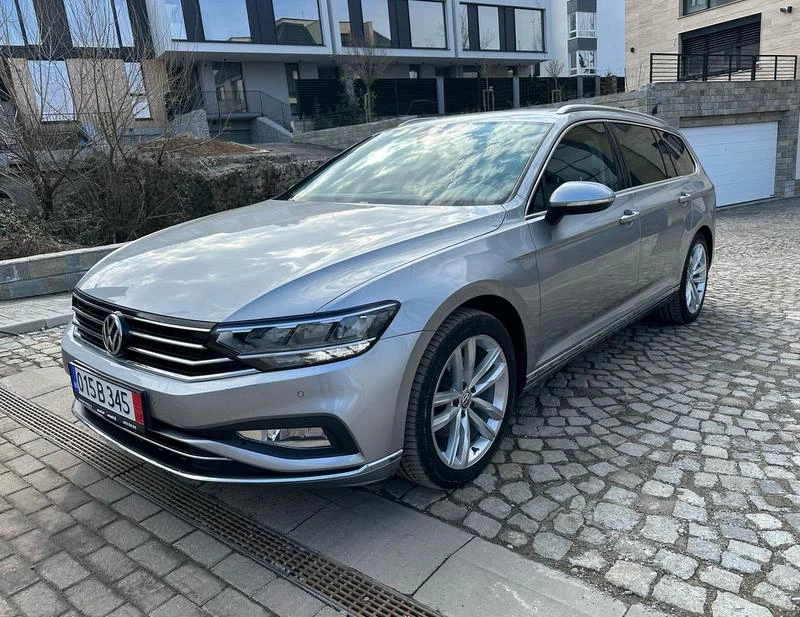 VW Passat FaceLift Executive 190 k.c.  Digital Cockpit, снимка 1 - Автомобили и джипове - 49318321