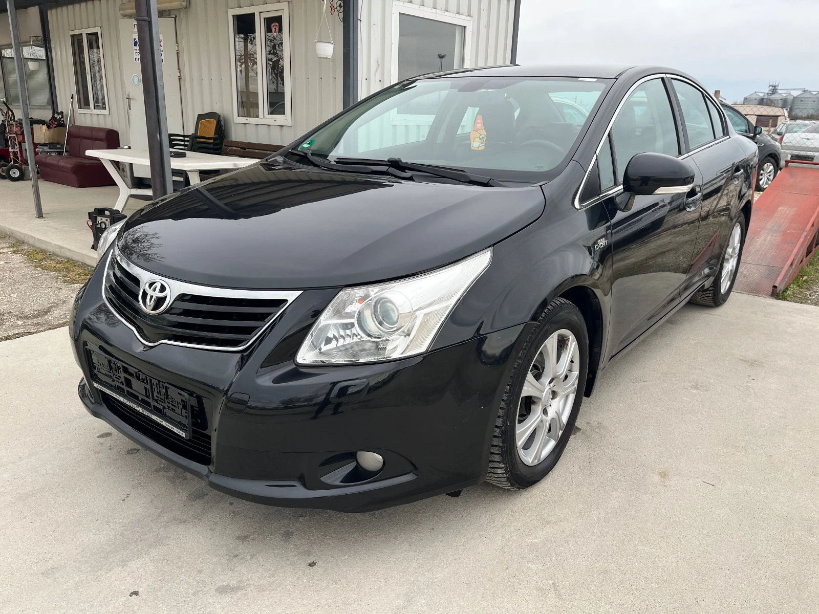 Toyota Avensis 2.2 D-CAT - изображение 2