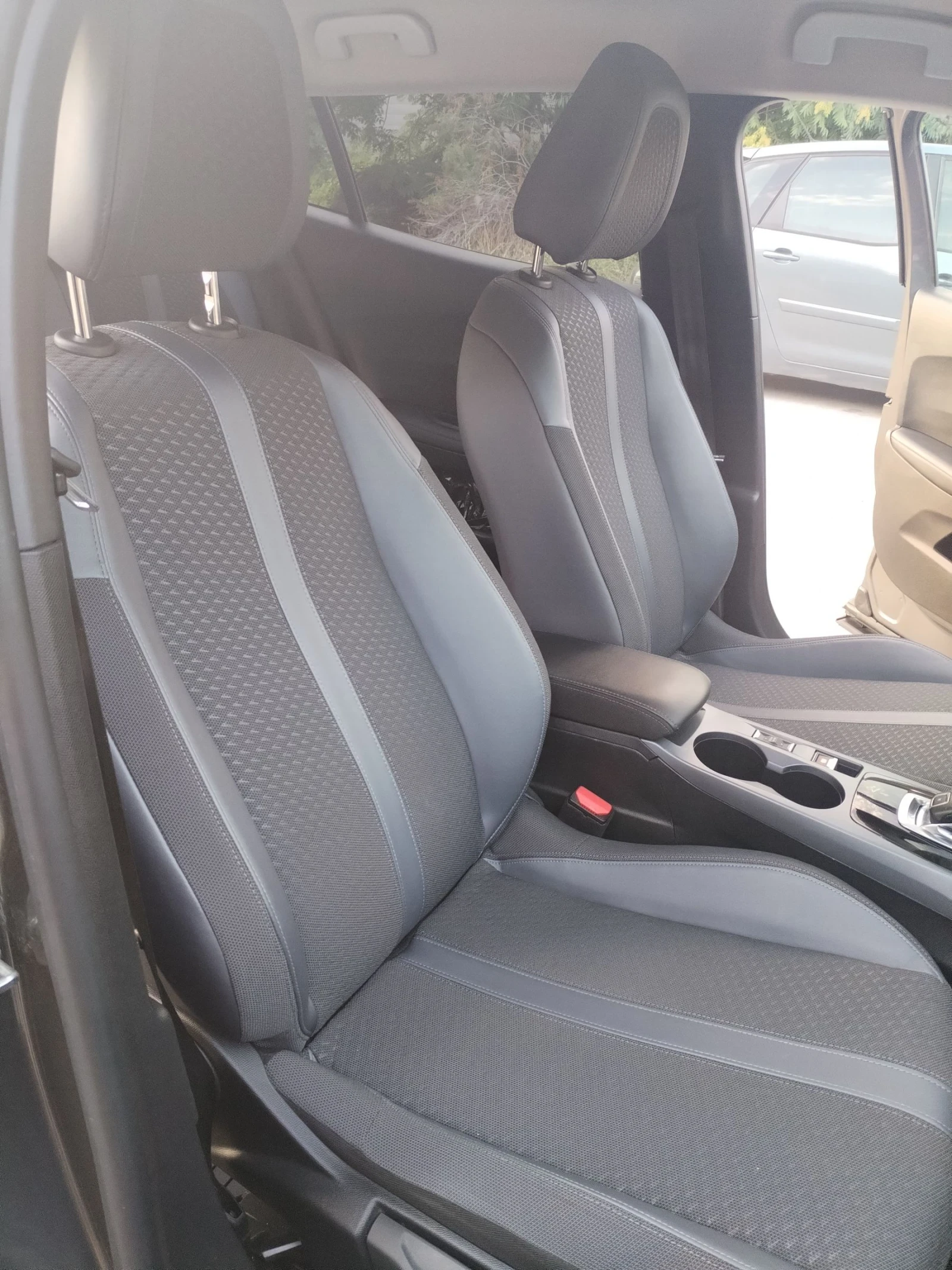 Peugeot 2008 1.5 HDI ALLURE EAT8  - изображение 10