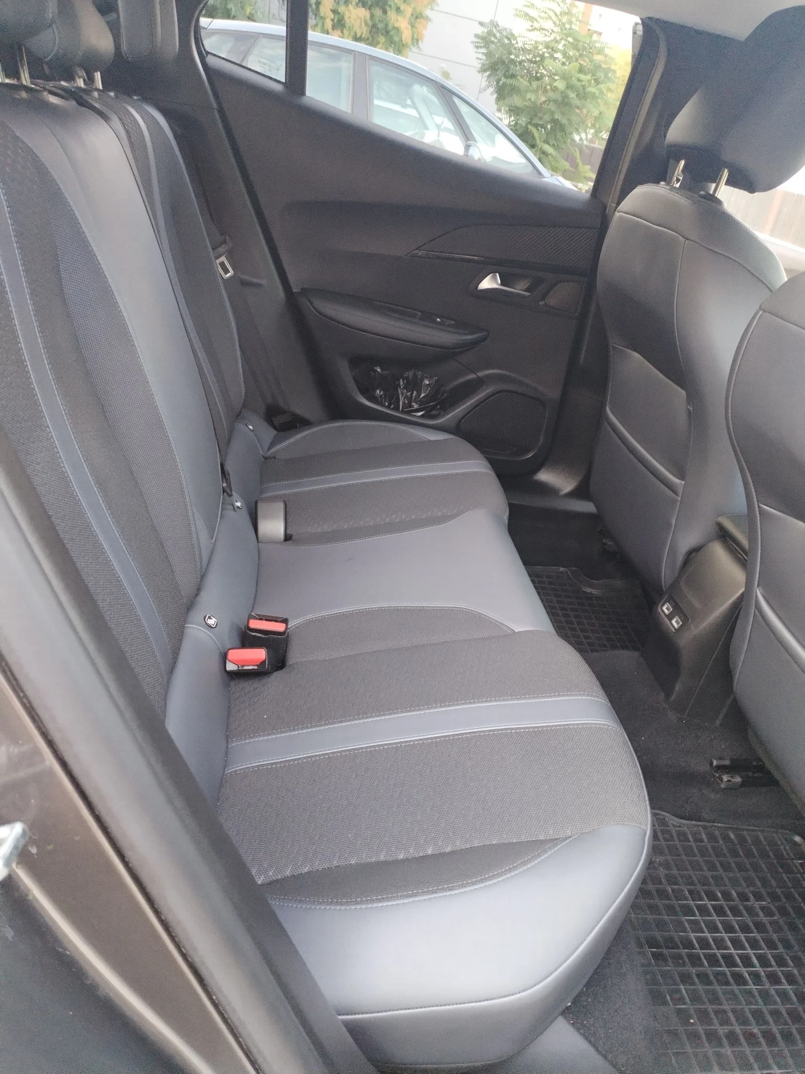 Peugeot 2008 1.5 HDI ALLURE EAT8  - изображение 9