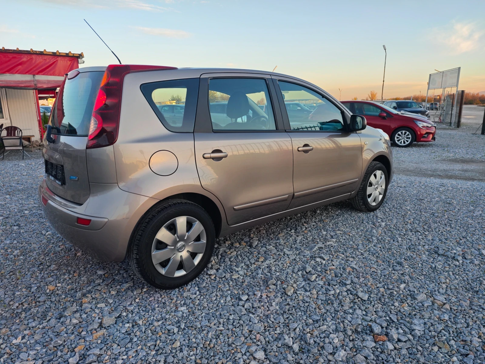 Nissan Note 1.4i  - изображение 4