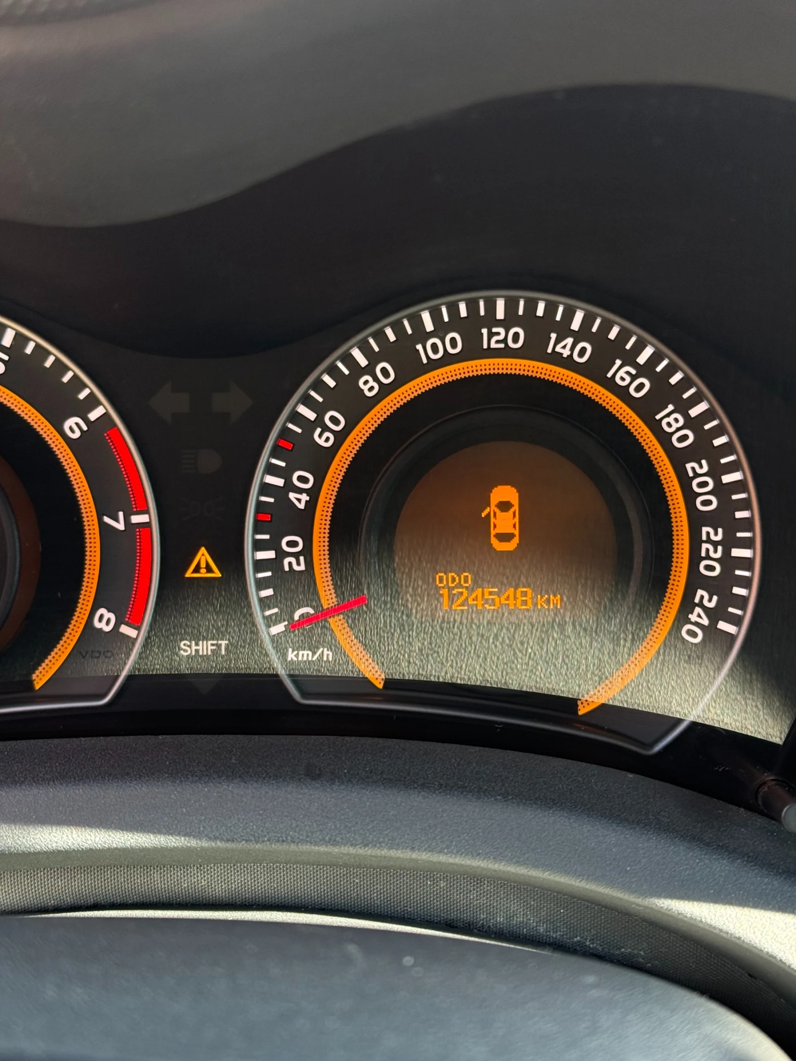 Toyota Auris Facelift, снимка 8 - Автомобили и джипове - 53821645