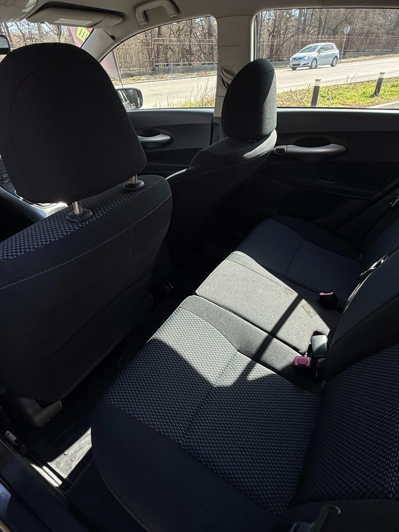 Toyota Auris Facelift, снимка 13 - Автомобили и джипове - 53821645