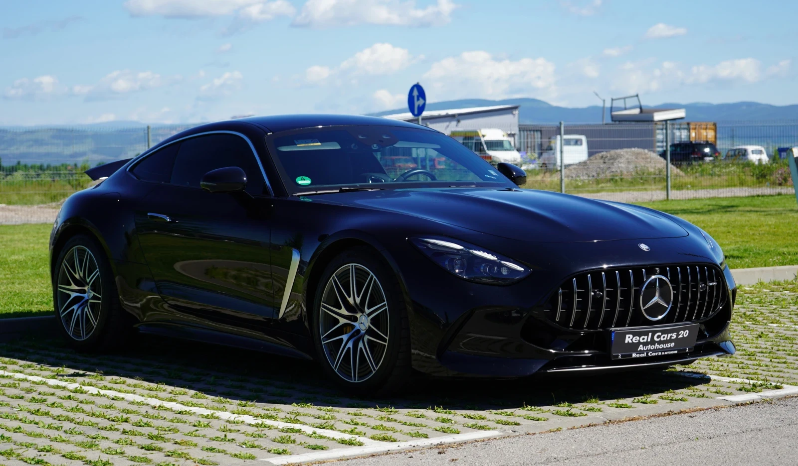 Mercedes-Benz AMG GT 63 4MATIC+ * DISTR* 360 CAM* BURM* MEMORY* KEYLESS, снимка 3 - Автомобили и джипове - 54909919