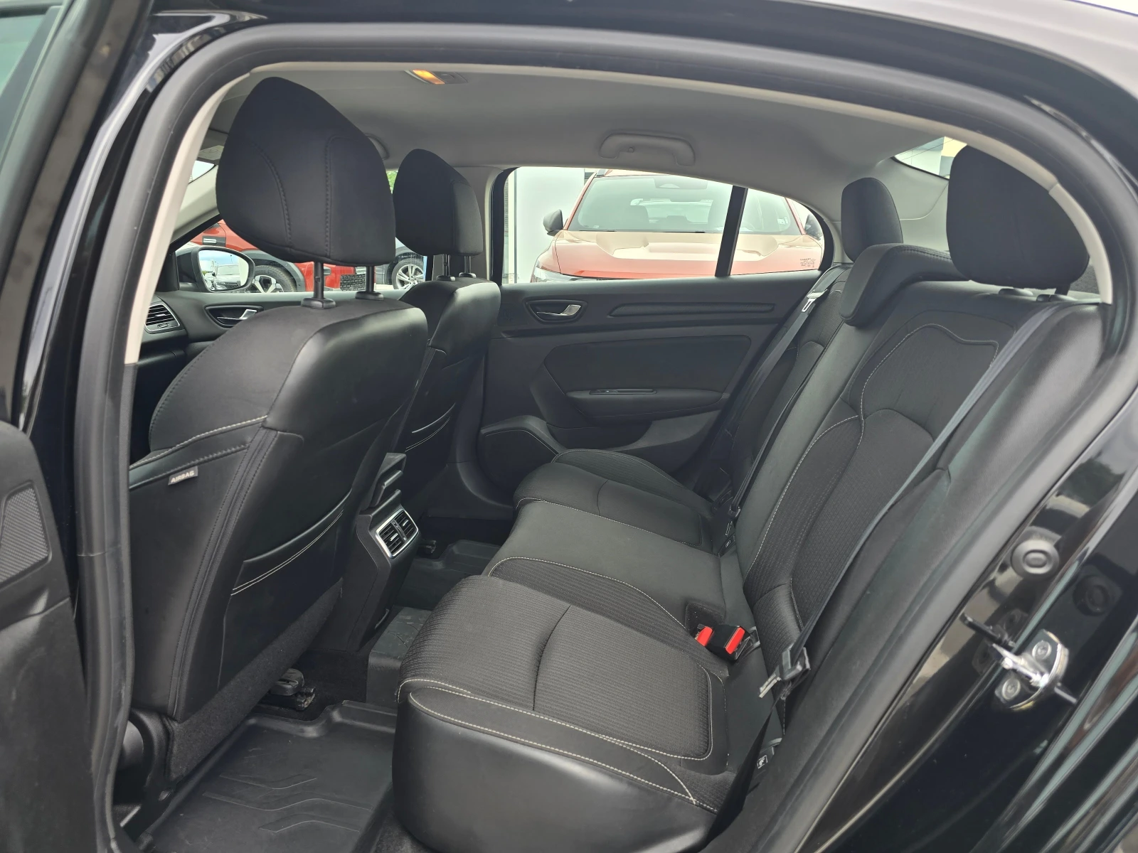 Renault Megane 1.5 dCi/EDC, снимка 7 - Автомобили и джипове - 55012677