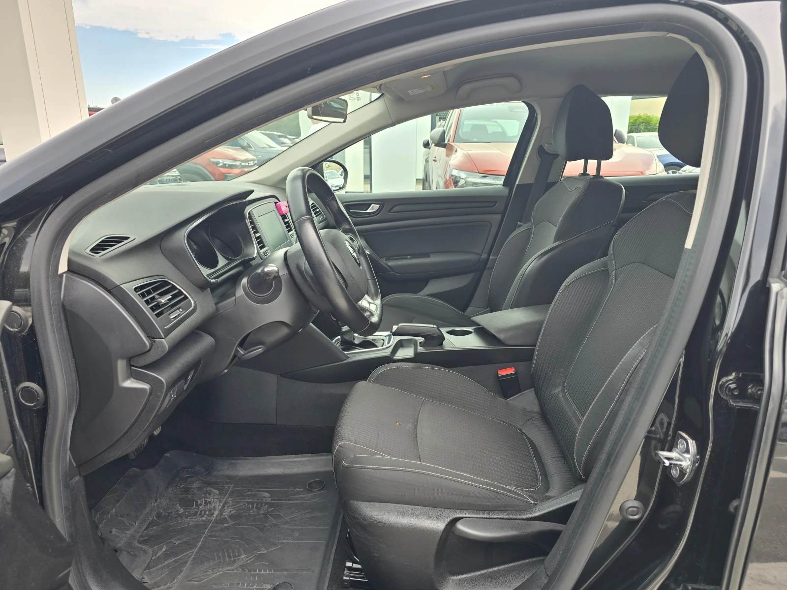 Renault Megane 1.5 dCi/EDC, снимка 6 - Автомобили и джипове - 55012677