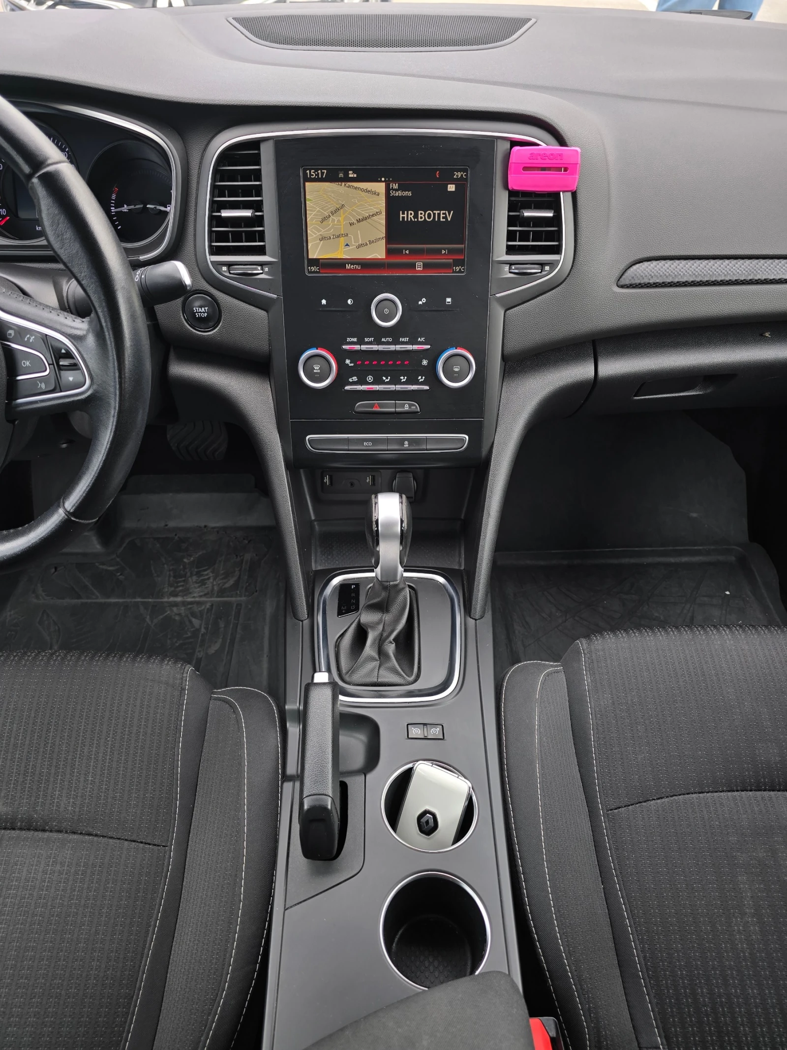Renault Megane 1.5 dCi/EDC, снимка 9 - Автомобили и джипове - 55012677