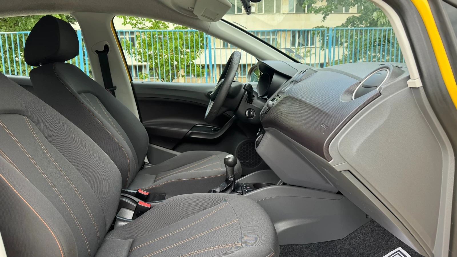 Seat Ibiza 1.5 БЕНЗИН, снимка 12 - Автомобили и джипове - 55300255
