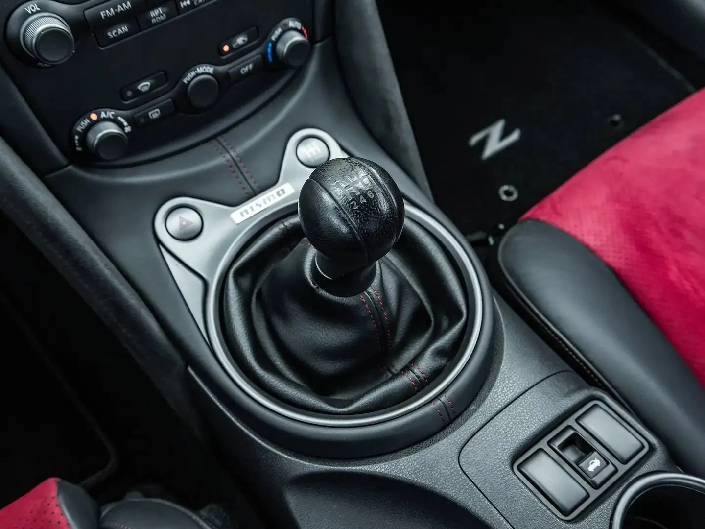 Nissan 370Z NISMO MANUAL ЦЕНА ДО БЪЛГАРИЯ АВТОКРЕДИТ, снимка 15 - Автомобили и джипове - 55641704