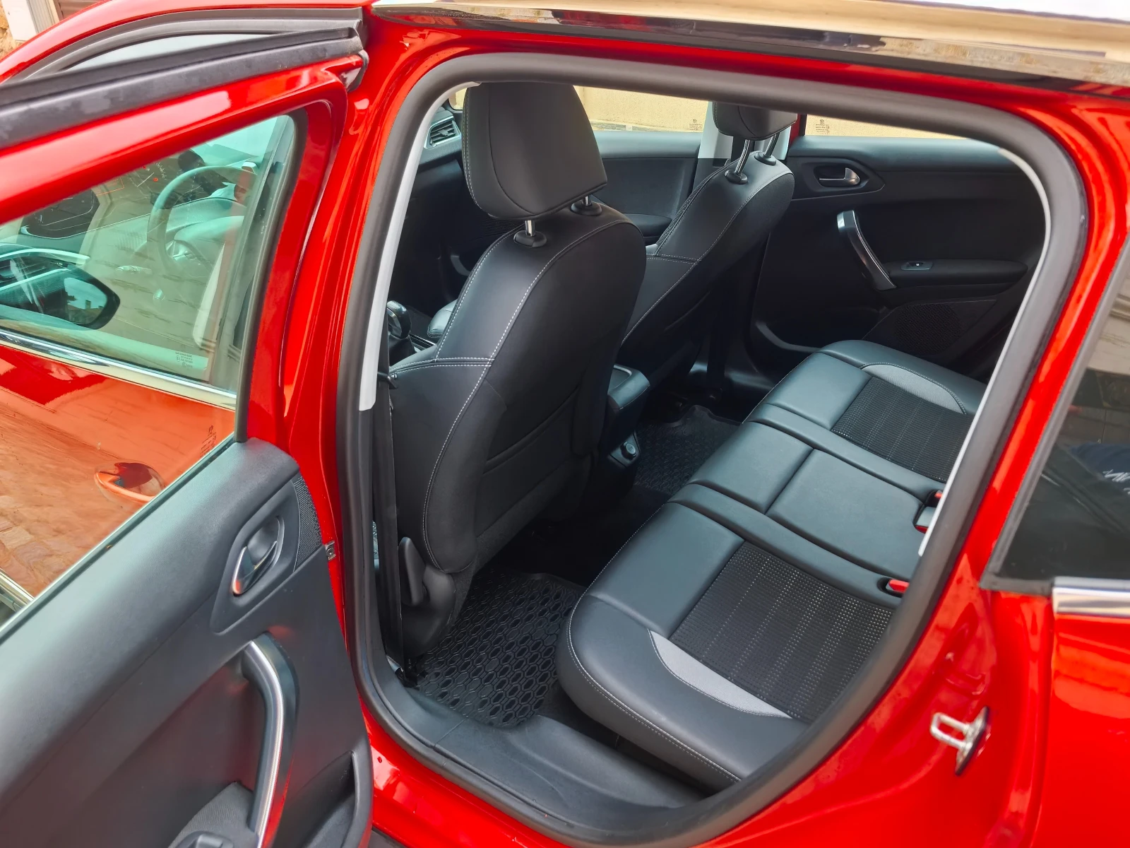 Peugeot 2008 1.6BLUEHDI 99kc , снимка 11 - Автомобили и джипове - 56238716