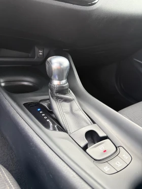 Toyota C-HR 1.8 HYBRID, снимка 12