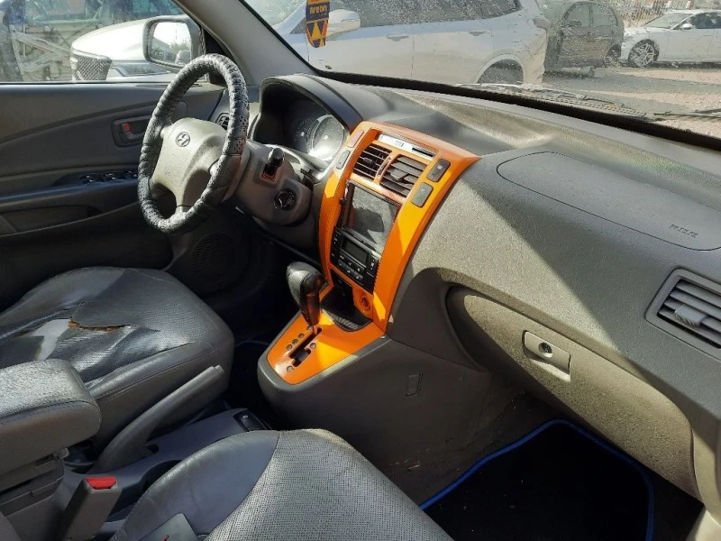 Hyundai Tucson 2.7 i, снимка 5 - Автомобили и джипове - 41181282