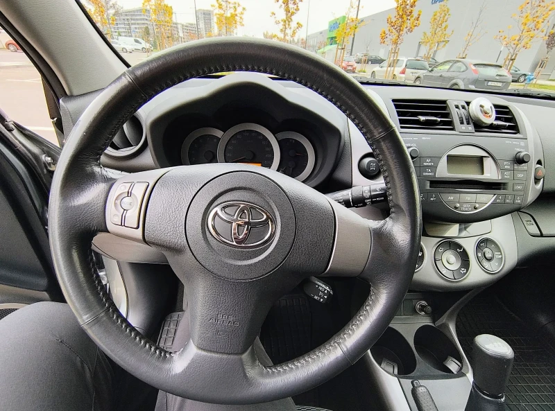 Toyota Rav4, снимка 11 - Автомобили и джипове - 47821444