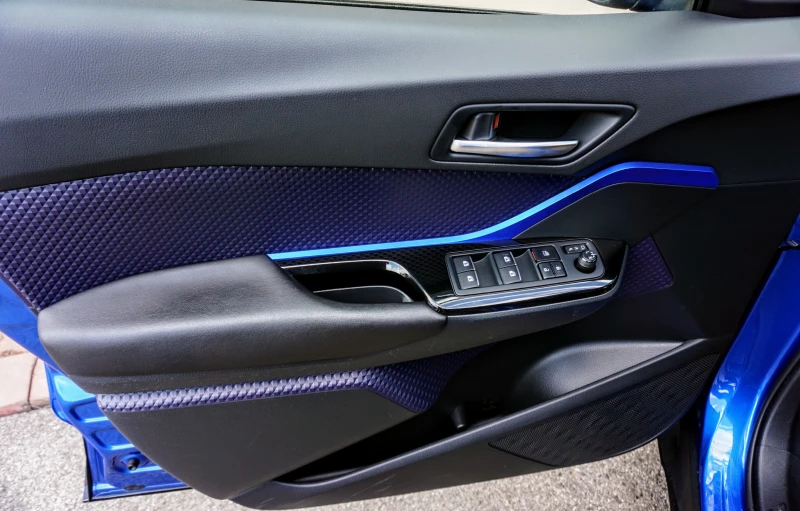 Toyota C-HR 1.8h PREMIUM, снимка 5 - Автомобили и джипове - 50663998