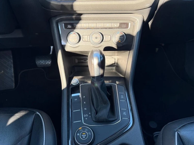 VW Tiguan Highline 4Motion* АвтоКредит* (ЦЕНА ДО БГ), снимка 11 - Автомобили и джипове - 53169620