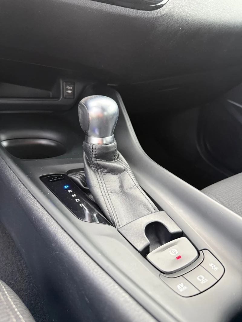 Toyota C-HR 1.8 HYBRID, снимка 12 - Автомобили и джипове - 53260425