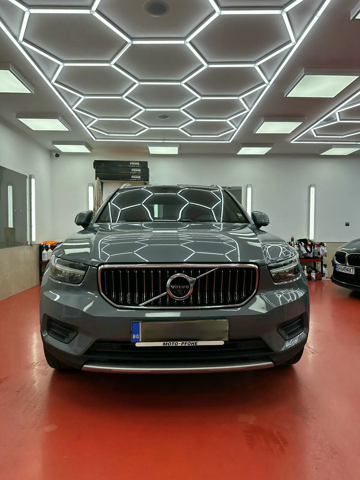 Volvo XC40 SUV INSCRIPTION D4 2.0L 190hp AT8 AWD - изображение 2