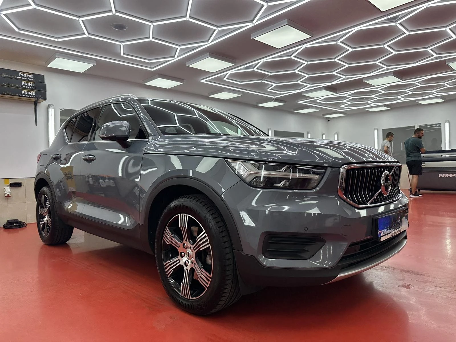 Volvo XC40 SUV INSCRIPTION D4 2.0L 190hp AT8 AWD - изображение 4