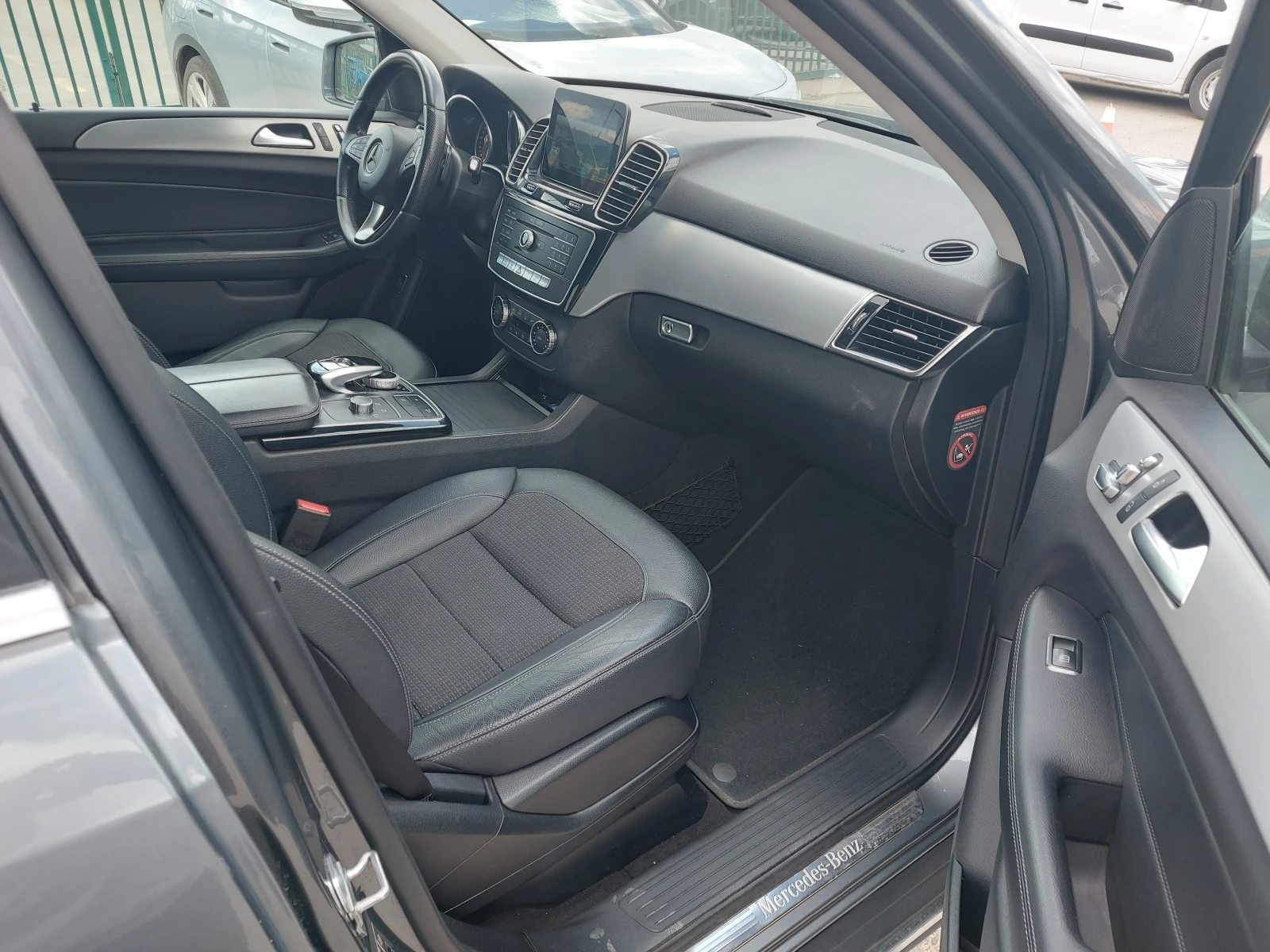 Mercedes-Benz GLE * 4 MATIC* Premium Plus, снимка 10 - Автомобили и джипове - 50035624