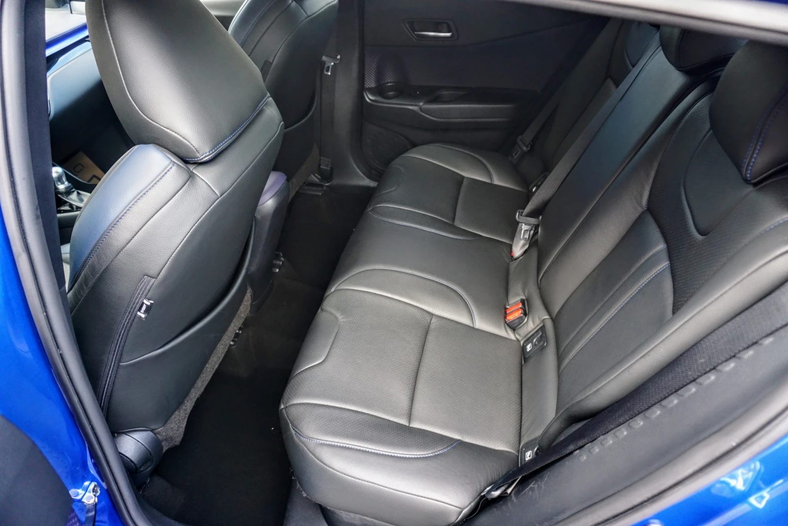 Toyota C-HR 1.8H E-CVT - изображение 10