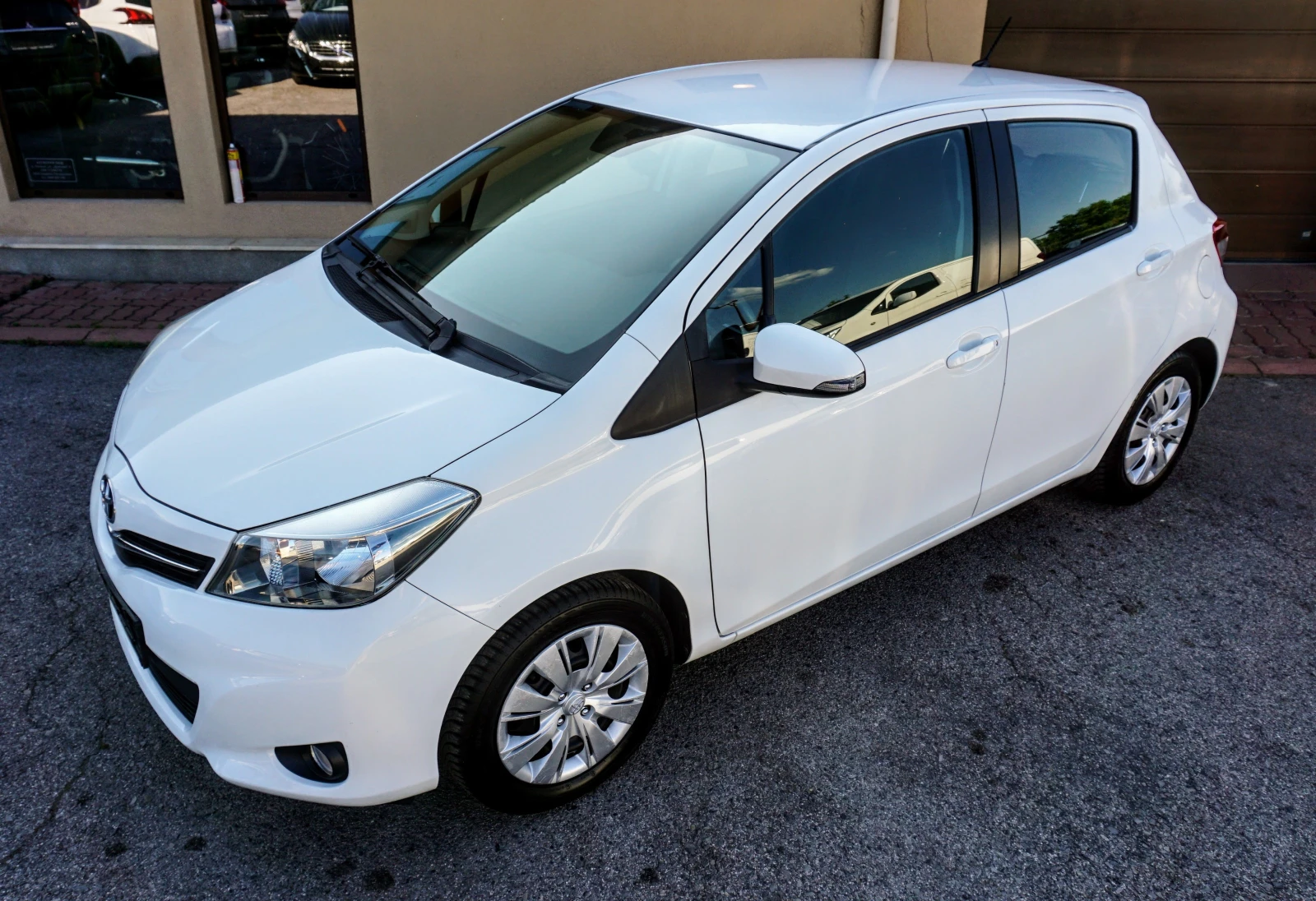 Toyota Yaris 1.0i ACTIVE - изображение 2