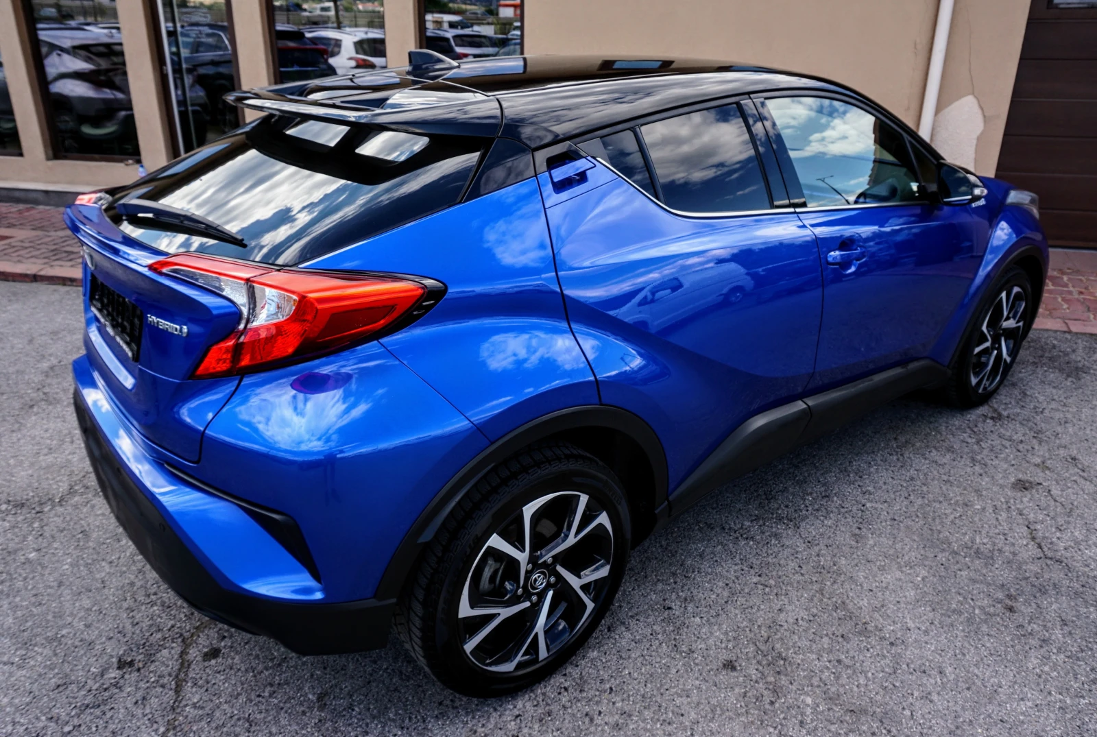 Toyota C-HR 1.8H E-CVT - изображение 3