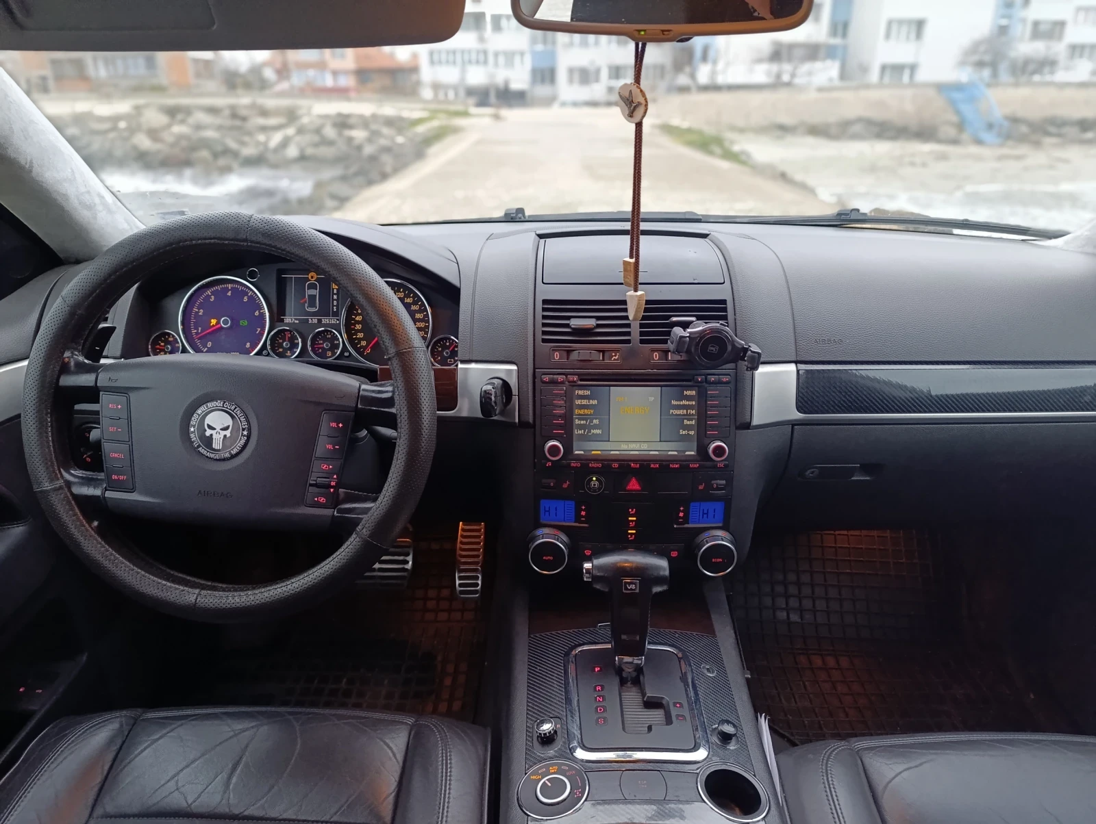 VW Touareg 3.2 УНИКАЛНА , снимка 4 - Автомобили и джипове - 53905326