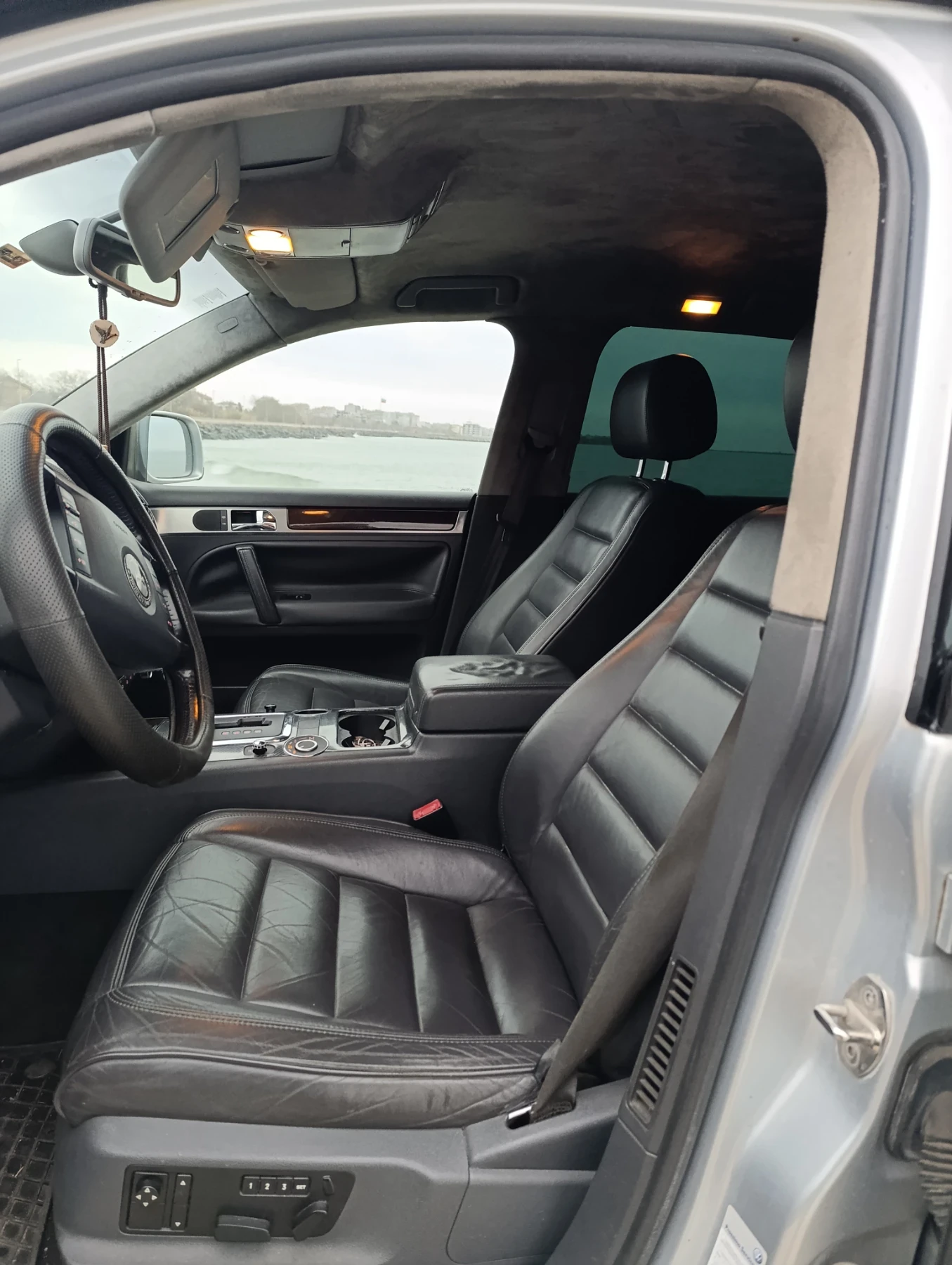 VW Touareg 3.2 УНИКАЛНА , снимка 3 - Автомобили и джипове - 53905326