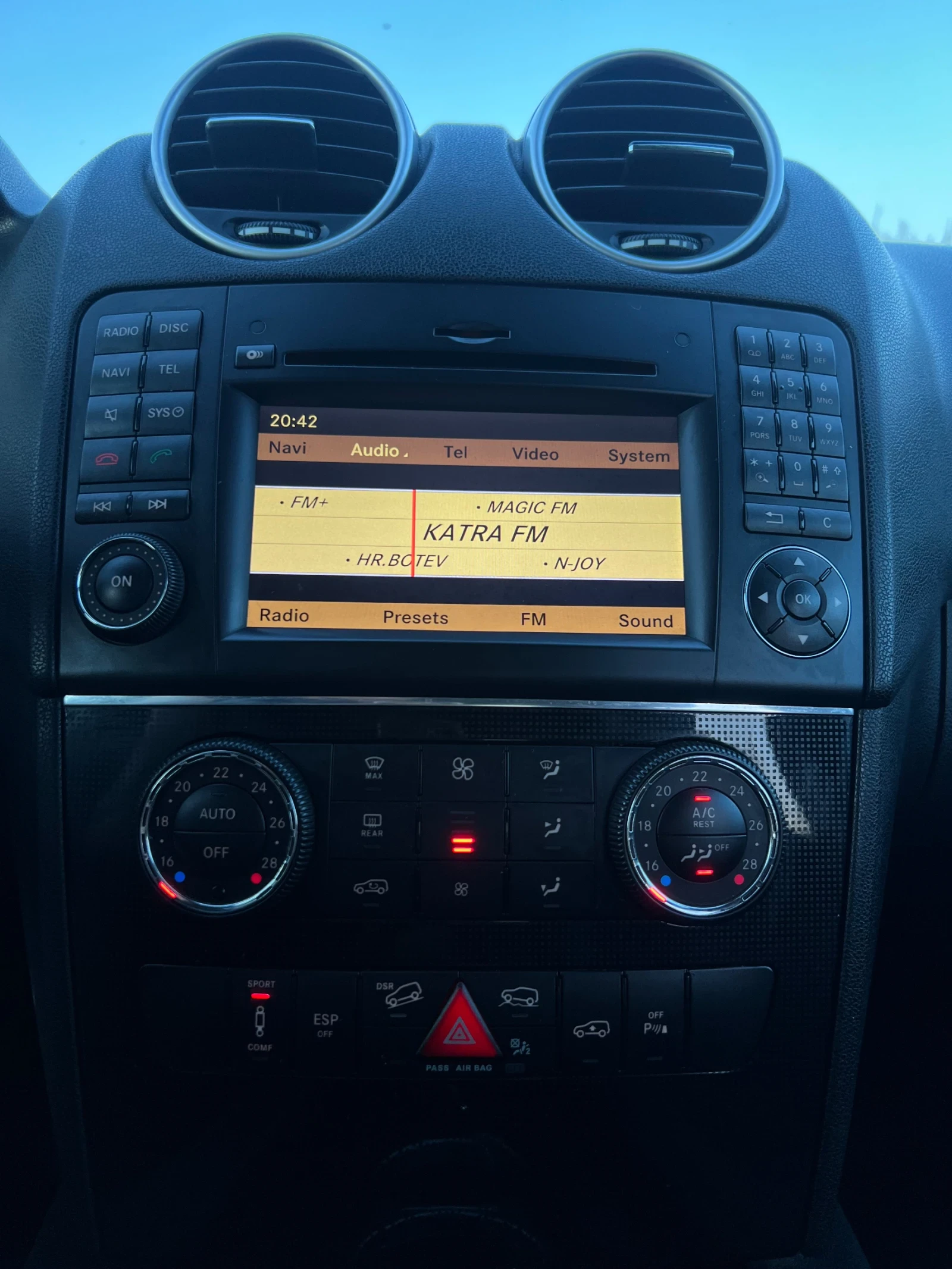 Mercedes-Benz ML 320 FACELIFT/SPORT/AIRMATIC/СЕРВ.КНИЖКА, снимка 11 - Автомобили и джипове - 55288495