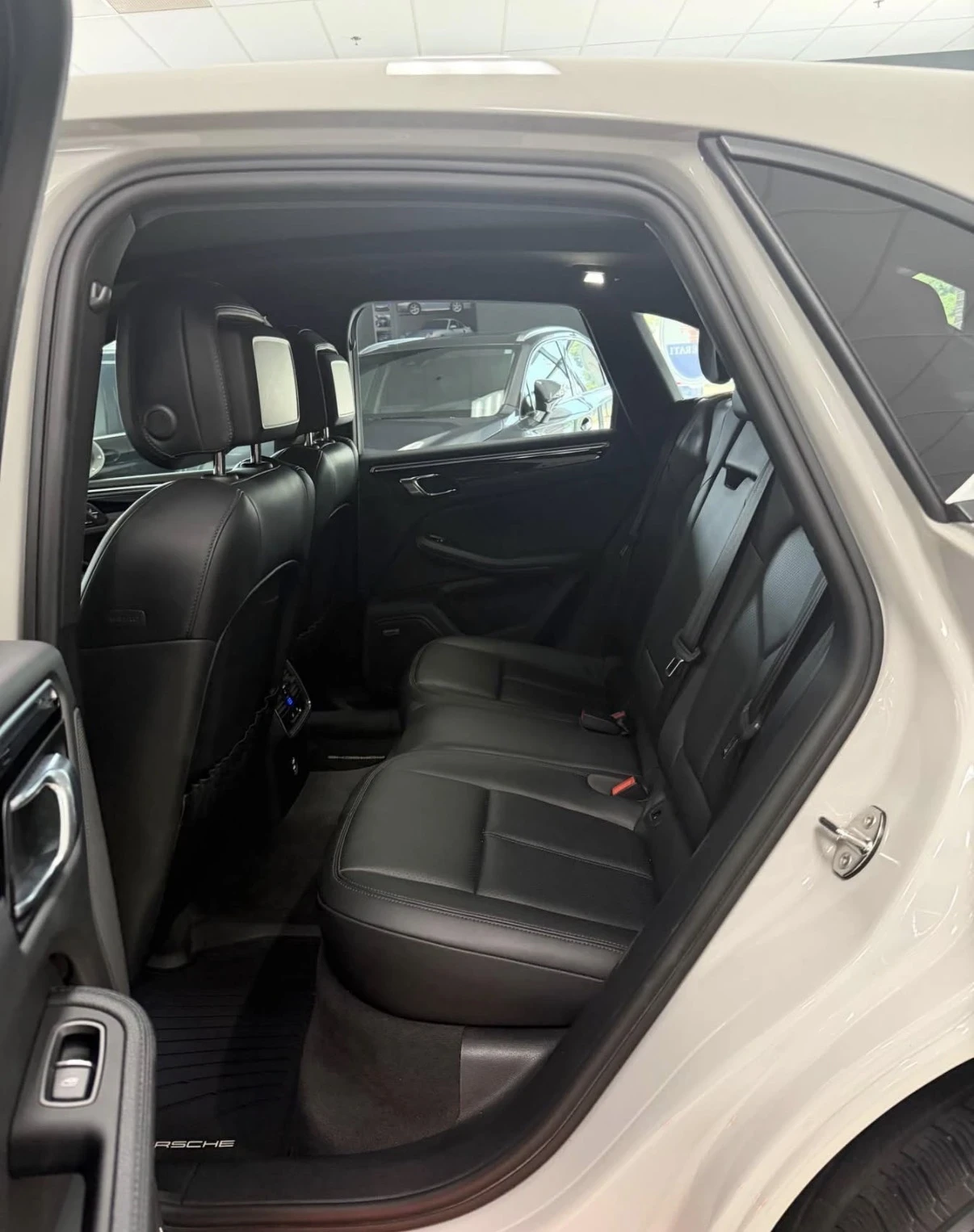 Porsche Macan 2.0T * 360 CAM * PREMIUM PLUS PKG * LANE ASSIST * , снимка 10 - Автомобили и джипове - 55978922