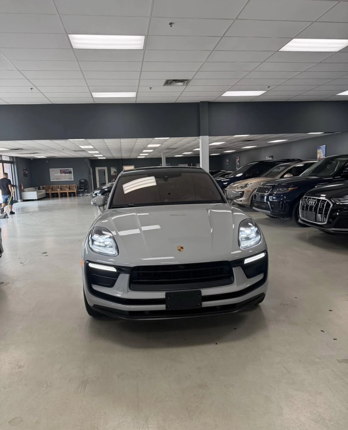 Porsche Macan 2.0T * 360 CAM * PREMIUM PLUS PKG * LANE ASSIST * , снимка 2 - Автомобили и джипове - 55978922