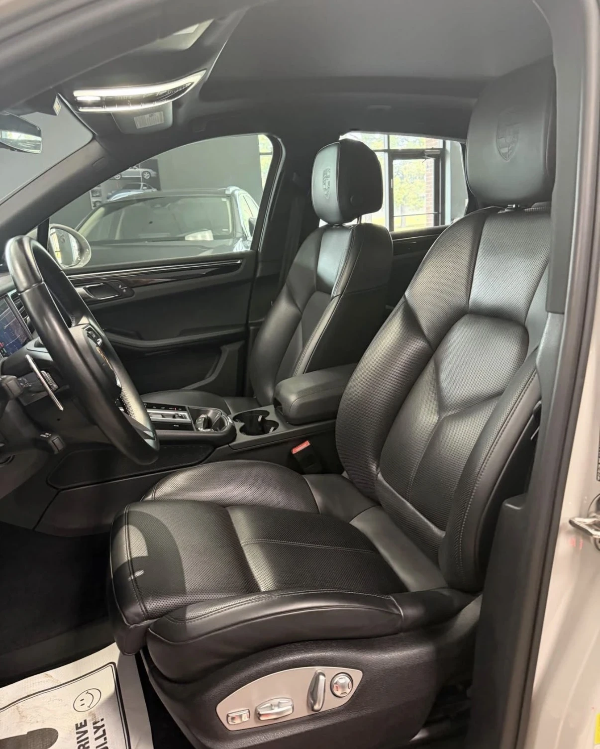 Porsche Macan 2.0T * 360 CAM * PREMIUM PLUS PKG * LANE ASSIST * , снимка 8 - Автомобили и джипове - 55978922