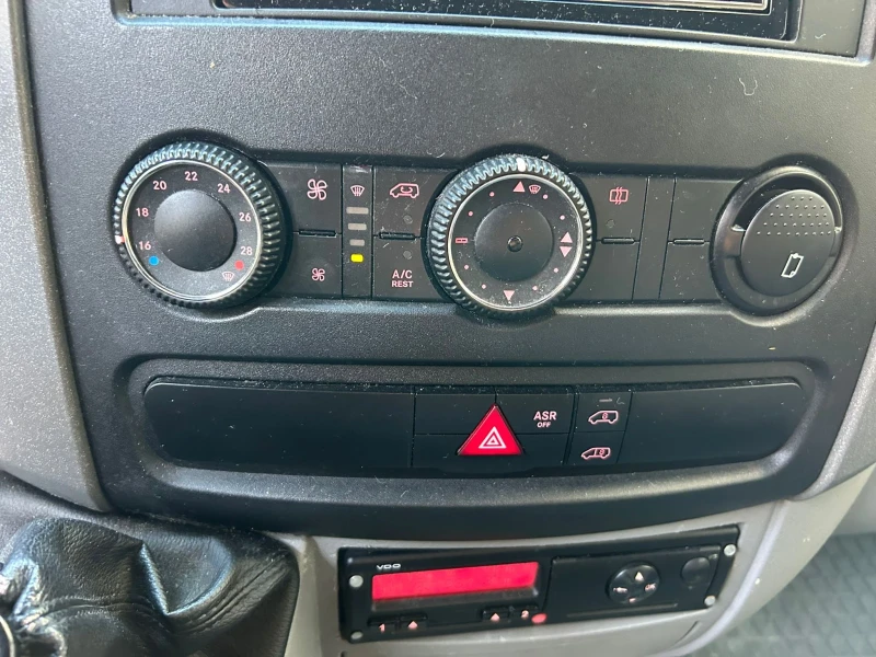 VW Crafter, снимка 8 - Бусове и автобуси - 52966699