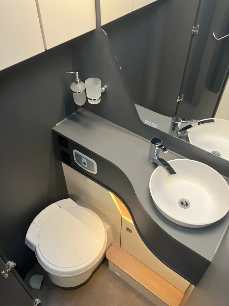 Кемпер Laika KOSMO H 1409, снимка 4 - Каравани и кемпери - 52007639