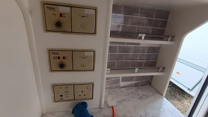 Каравана Award Compass Magnum 462, снимка 10 - Каравани и кемпери - 52361553