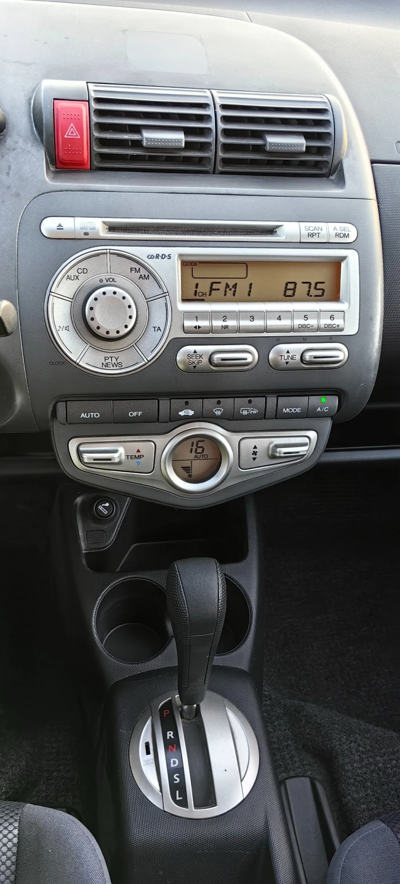 Honda Jazz 1.4i automat , снимка 12 - Автомобили и джипове - 46295774