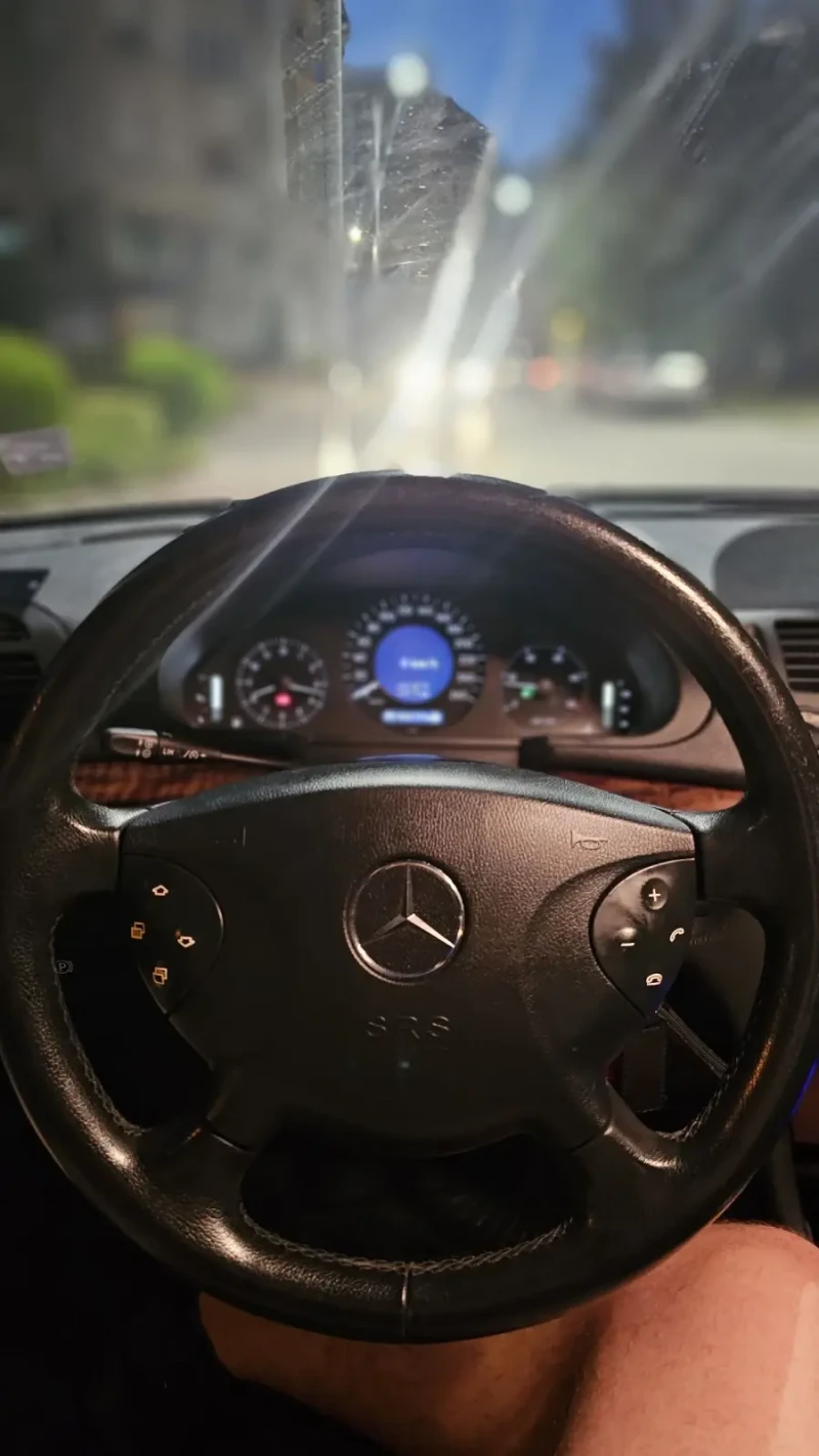 Mercedes-Benz E 220, снимка 13 - Автомобили и джипове - 47233573