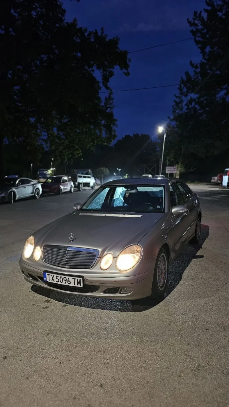 Mercedes-Benz E 220, снимка 1 - Автомобили и джипове - 47233573