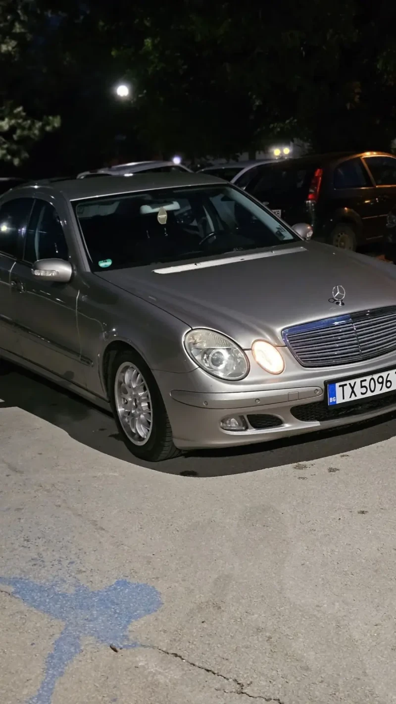 Mercedes-Benz E 220, снимка 5 - Автомобили и джипове - 47233573