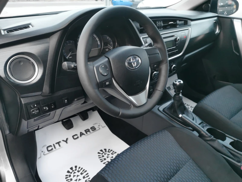 Toyota Auris 1.4 D4D, снимка 10 - Автомобили и джипове - 48875251