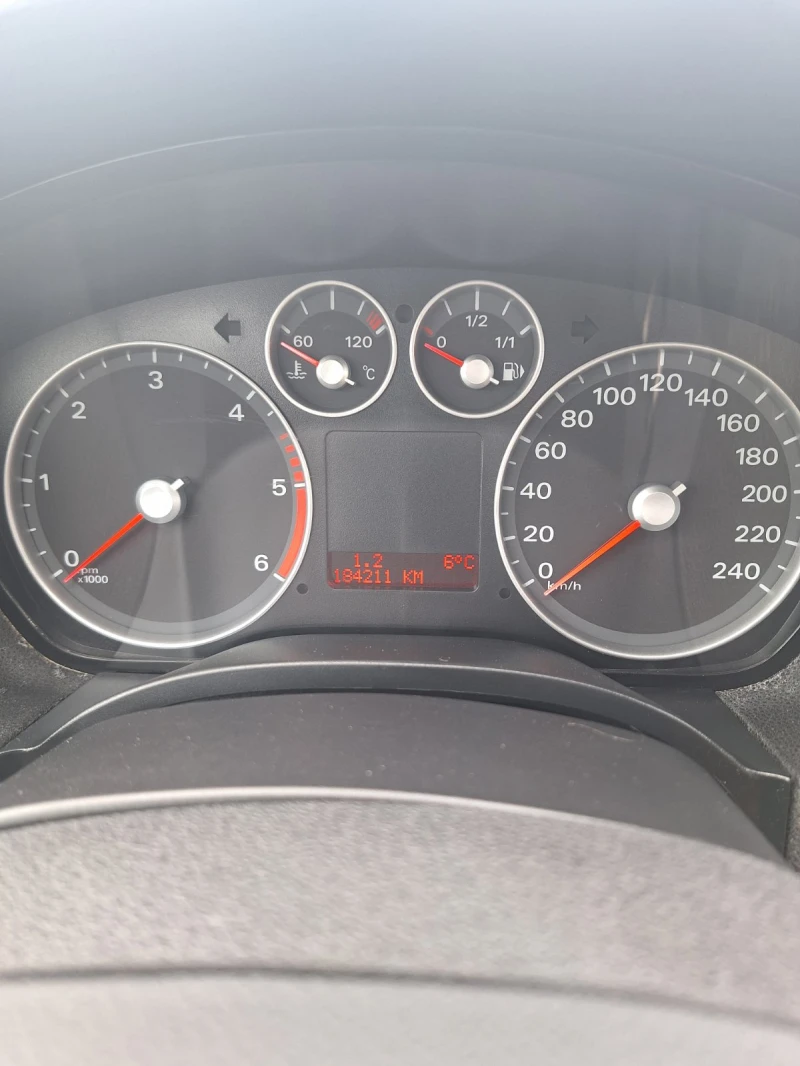 Ford Focus 2000HDI, снимка 9 - Автомобили и джипове - 49890358