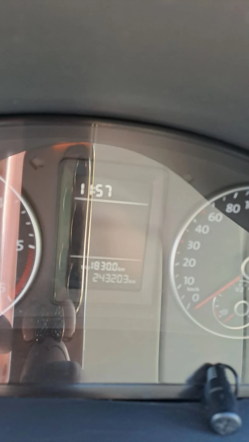 VW Caddy, снимка 10 - Автомобили и джипове - 52427183