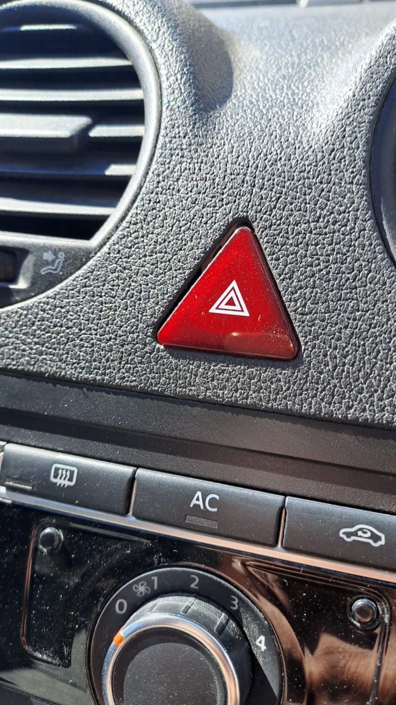 VW Caddy, снимка 9 - Автомобили и джипове - 52427183