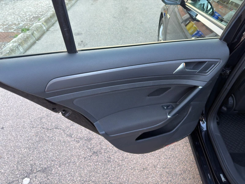 VW Golf 1.5 TGI AUTOMATIC EURO 6D, снимка 8 - Автомобили и джипове - 52295746