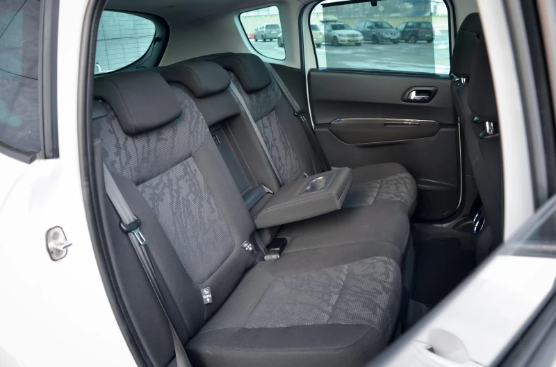 Peugeot 3008 1.6 HDI AVTOMAT* PANORAMA* HEAD-UP, снимка 13 - Автомобили и джипове - 53152873