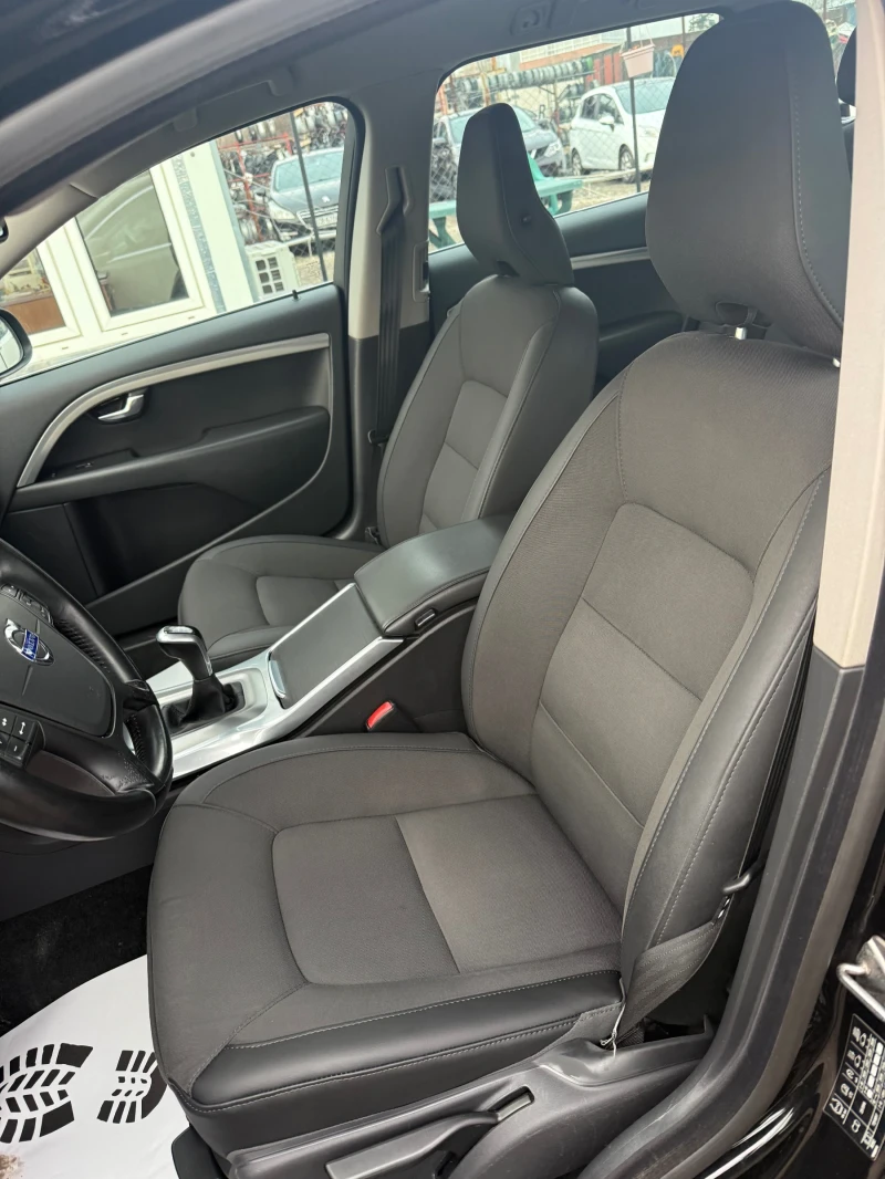 Volvo V70 2.0D4  181к.с Momentum Швейцария Феслифт., снимка 12 - Автомобили и джипове - 53224333