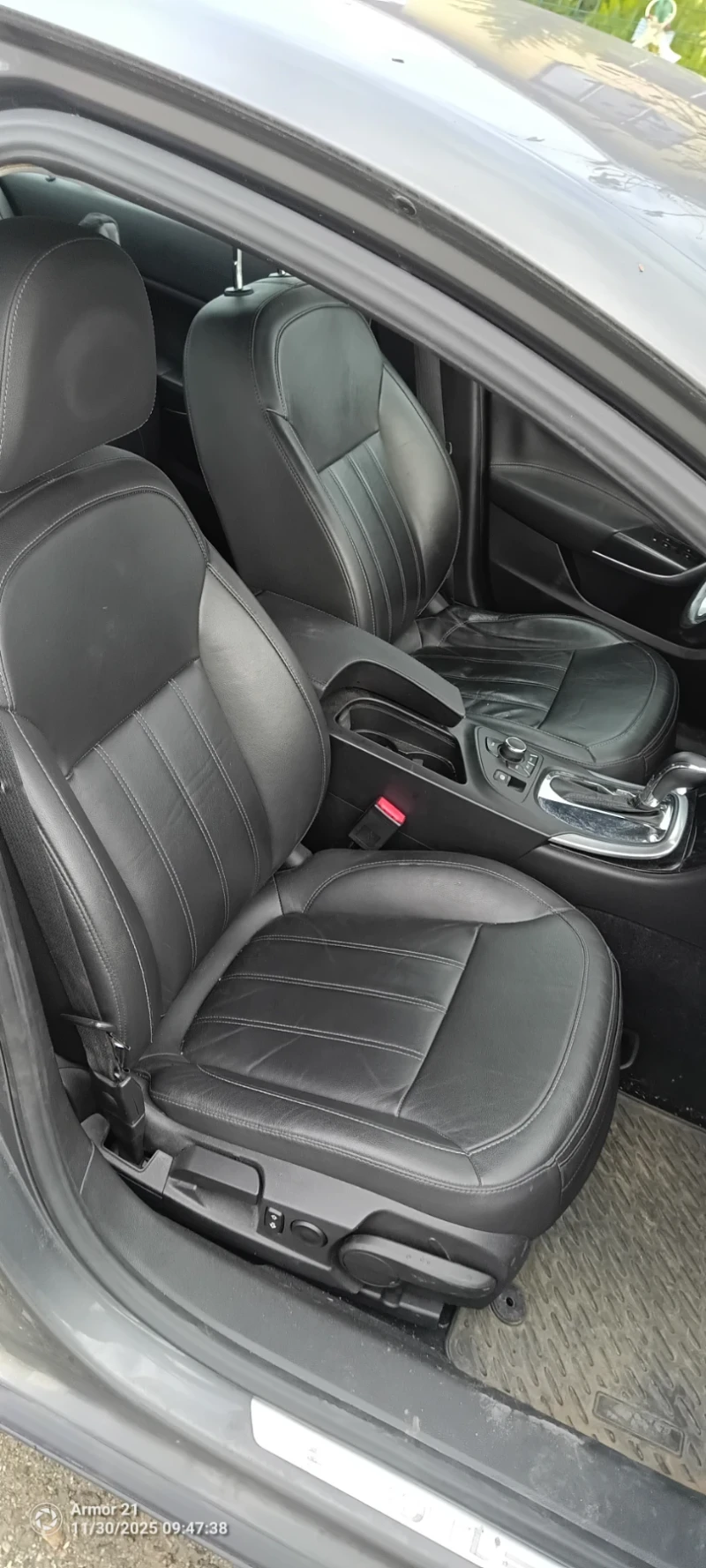 Opel Insignia 2.0crdi 160к.с., снимка 3 - Автомобили и джипове - 53250103